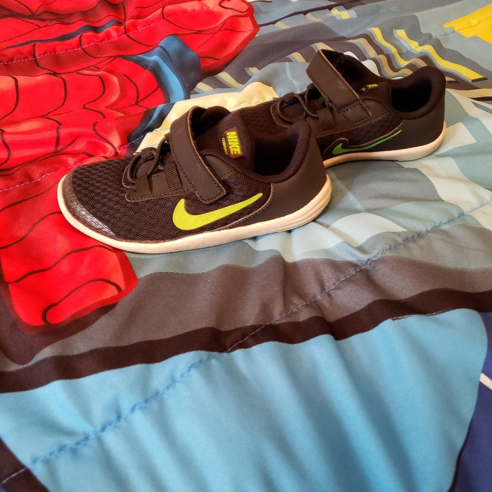 Toddler boy nike sneaker